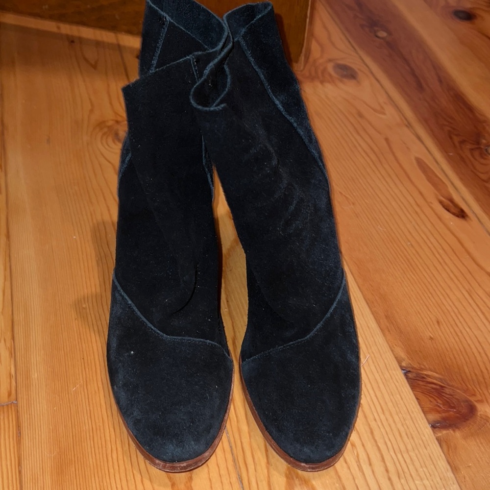 Women Size 7 Matt Bernson Black Suede Booties